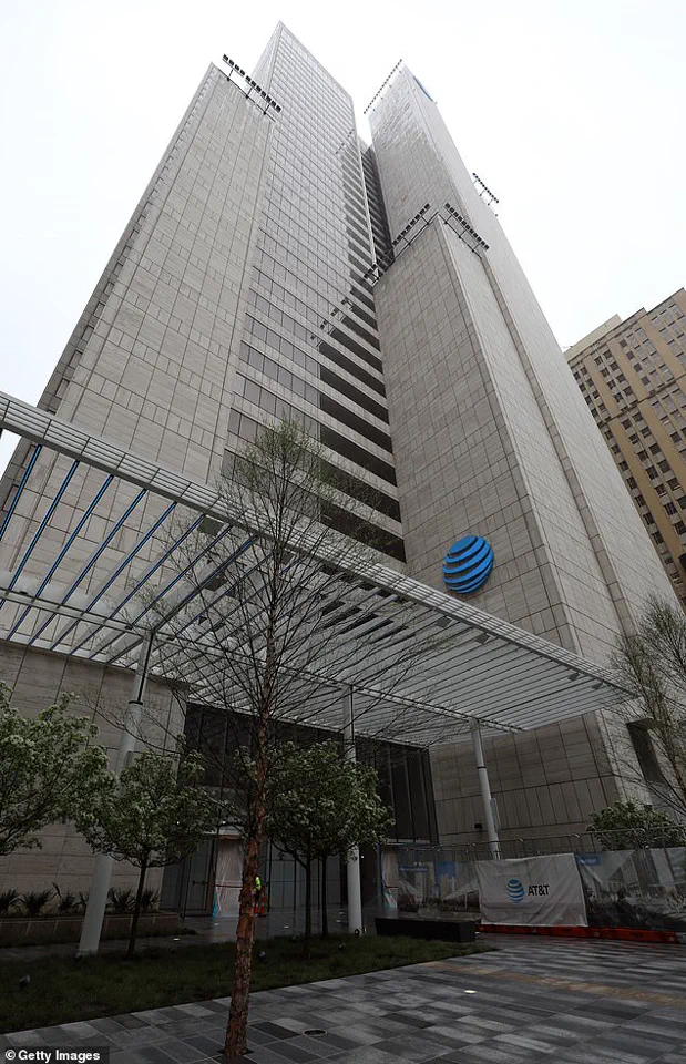Foreclosure of Dallas Iconic Skyscraper Sparks Debate Over Urban Revitalization Challenges