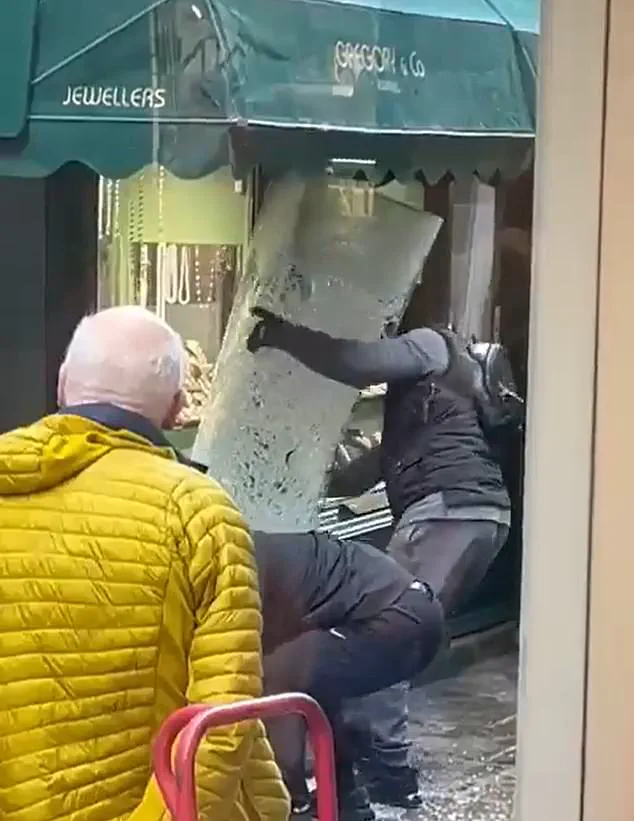 Daylight Heist at West London Jeweller Sparks Debate Over Crime Prevention Regulations in Affluent Areas