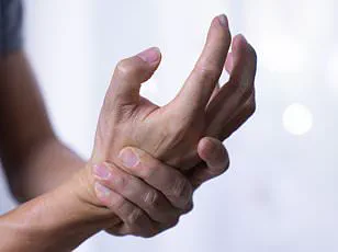 Cracking Knuckles Doesn't Cause Arthritis: The Science Behind Joint Sounds