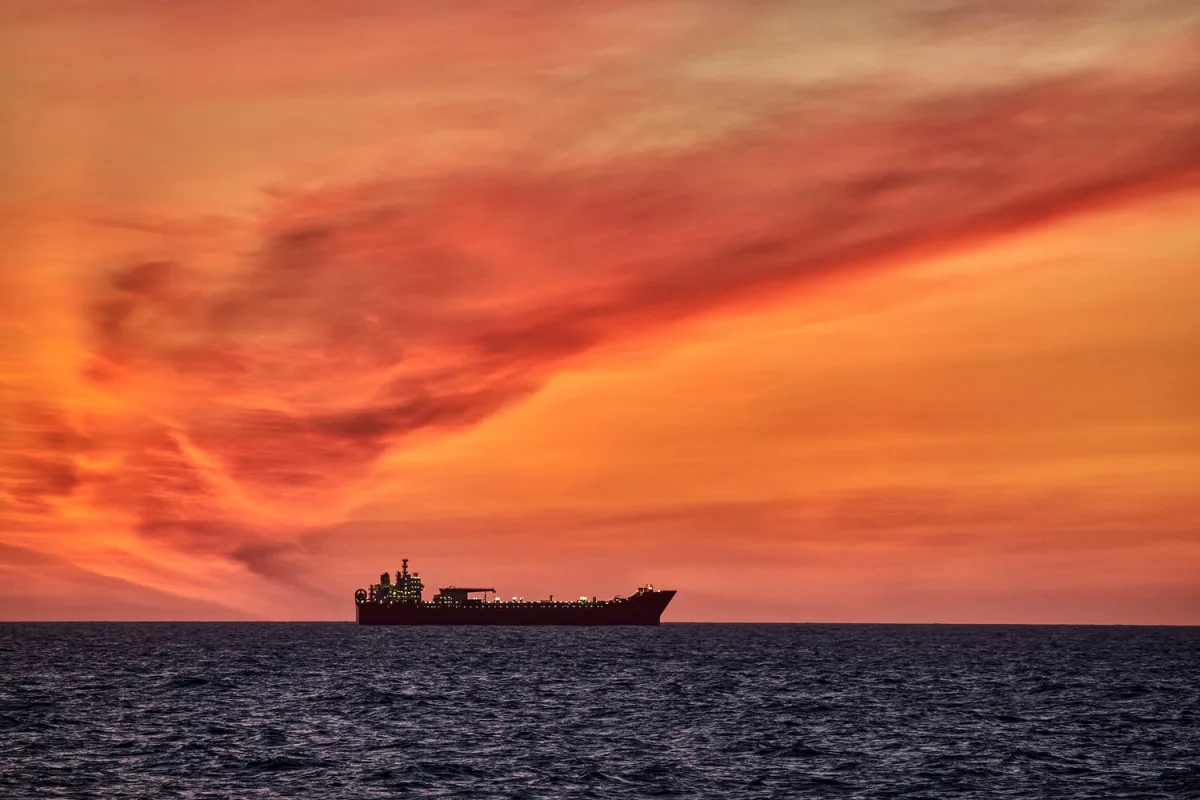Explosion and Fire on Oil Tanker in Persian Gulf Amid Regional Tensions