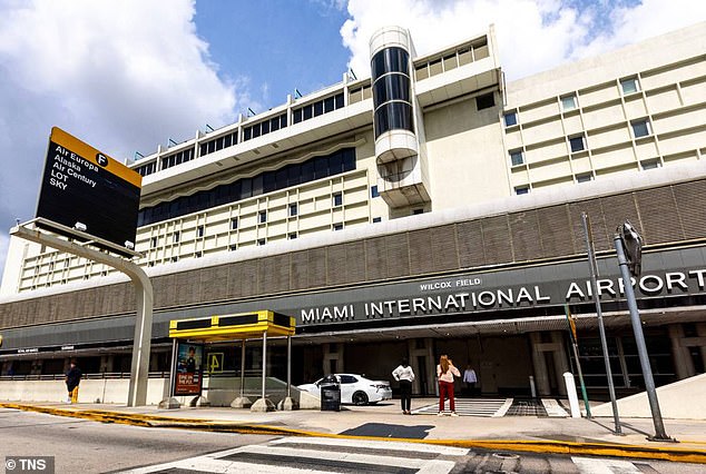 Woman's Refusal To Hang Up Forces Delta Flight To Deboard Passengers