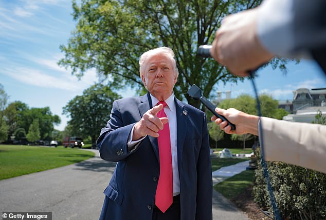 Trump's Absence Boosts Ossoff as Georgia Senate Race Heads to Runoff