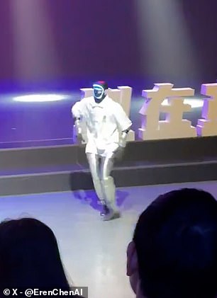 Robotic Billie Jean dancer crashes repeatedly during Shenzhen performance