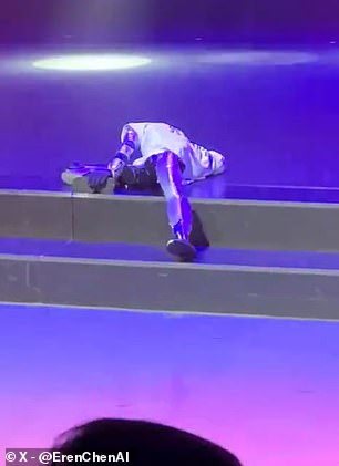 Robotic Billie Jean dancer crashes repeatedly during Shenzhen performance