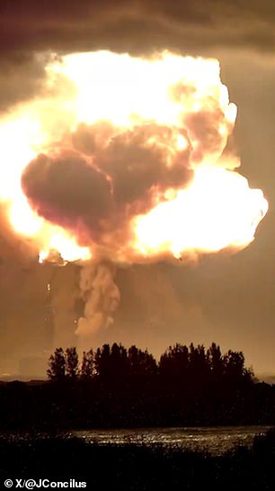 Blue Origin Rocket Explodes, Casting Doubt on NASA Artemis Moon Landing Plans